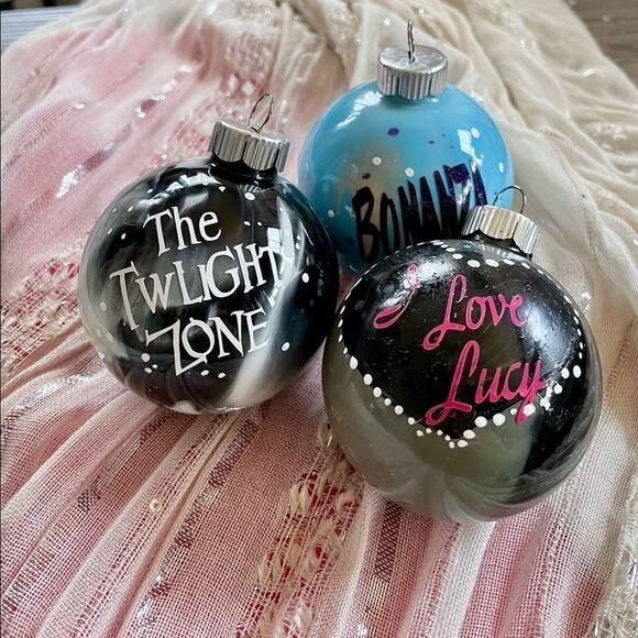 Vintage 1950’s T.V. Shows Christmas ornaments 6 to a set - Picture 7 of 10